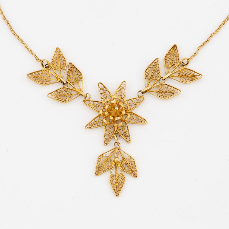 Necklace, 18K gold, filigree work.