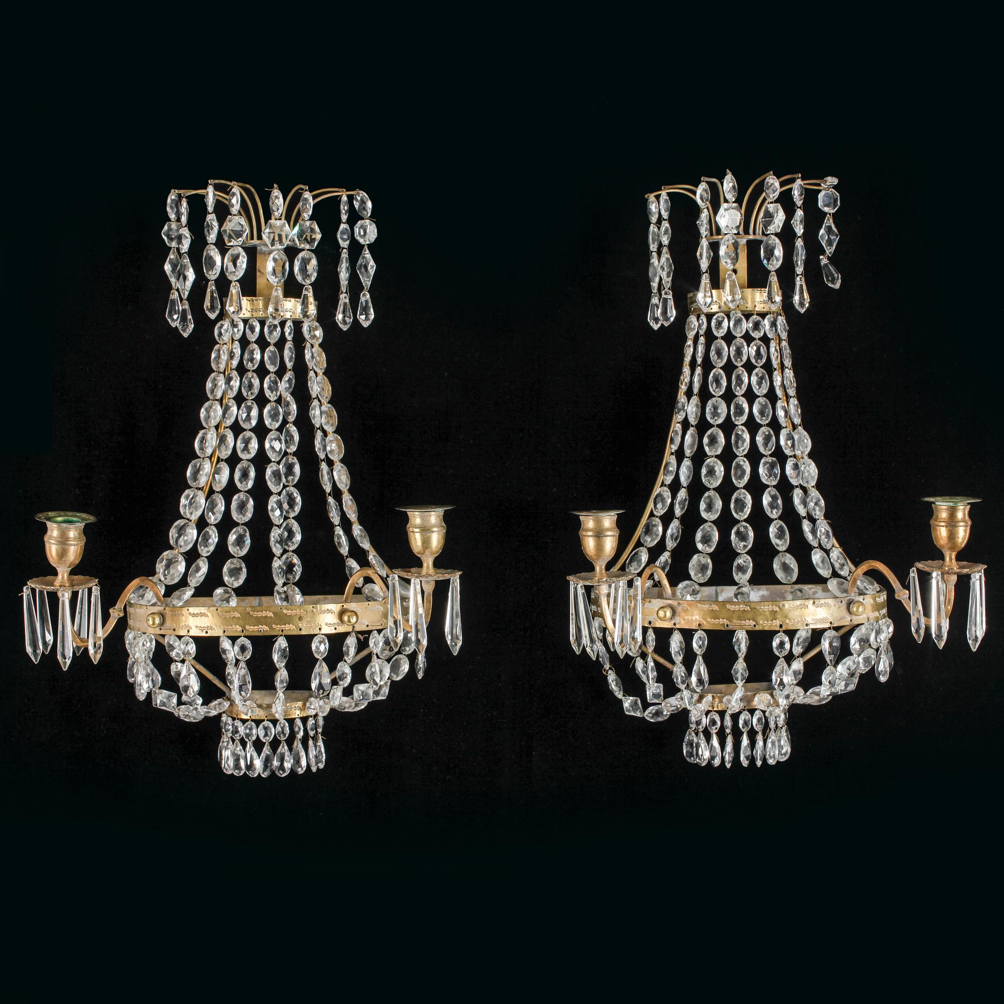 VÄGGLYSTRAR, ett par, 1900-talets första hälft.