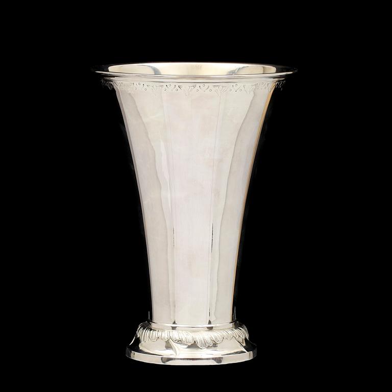 BÄGARE, silver, CG Hallberg 1901, Stockholm. Vikt 345g.