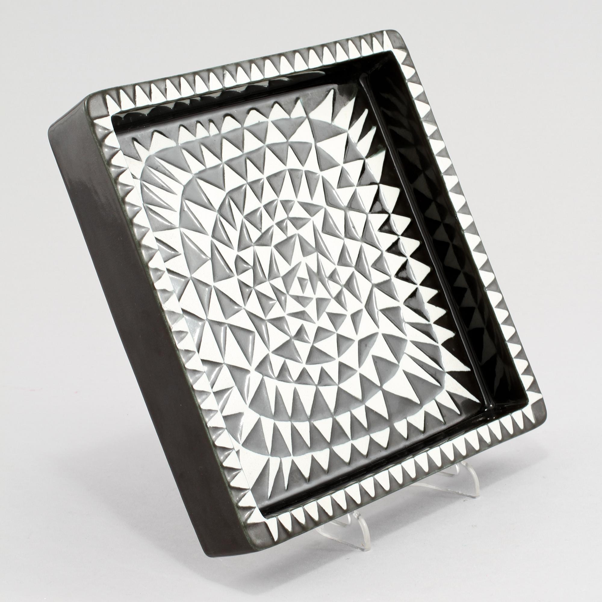 ASKFAT, stengods, "Domino", Stig Lindberg, Gustavsberg, 1900-talets andra hälft.