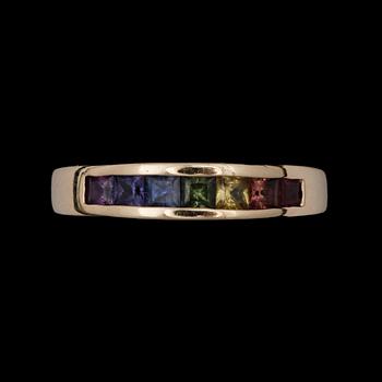 RING, 14k guld med flerfärgade safirer. 2000-tal. Vikt 3,8g.
