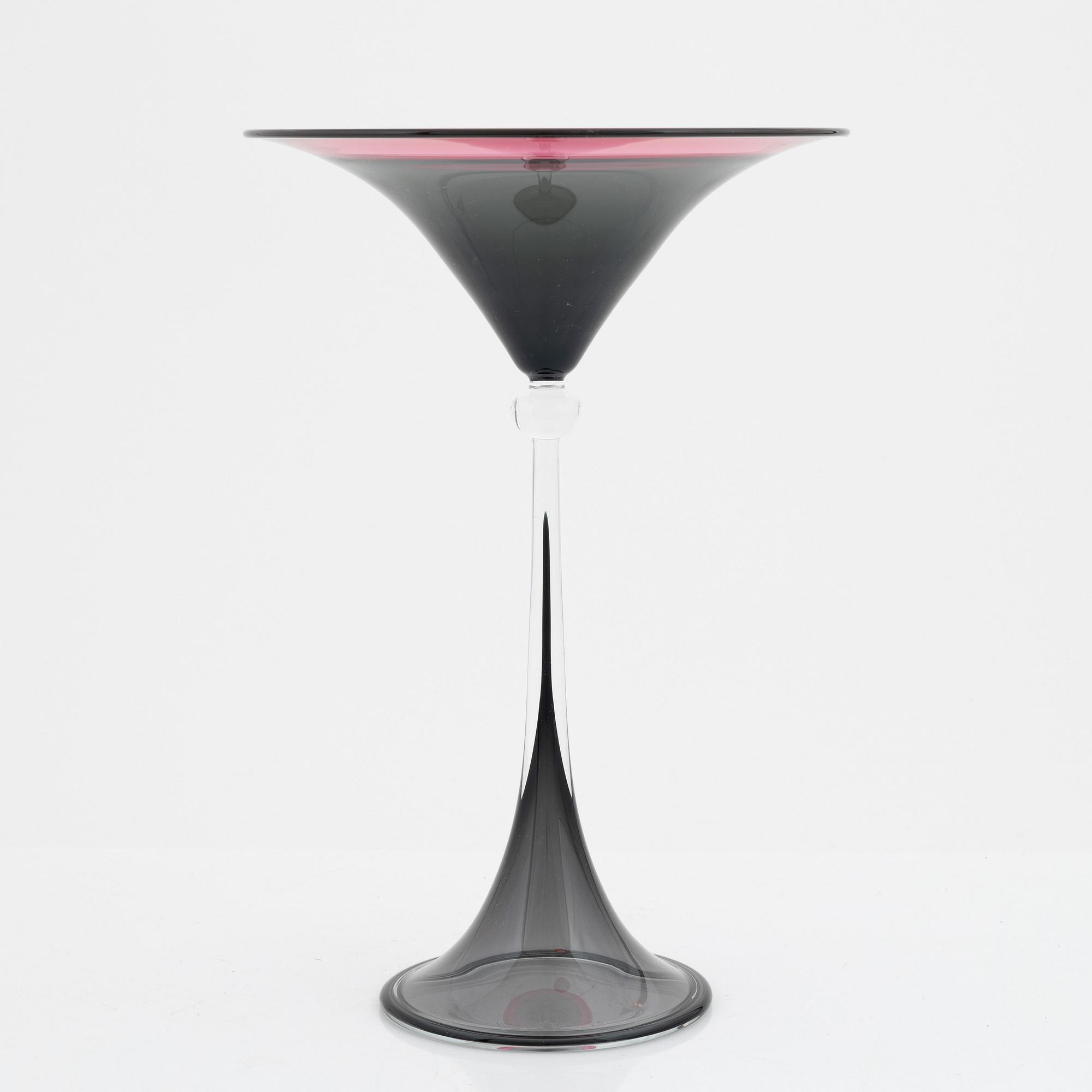 Wilke Adolfsson, a glass cup, Sweden, signed and dated 1986.