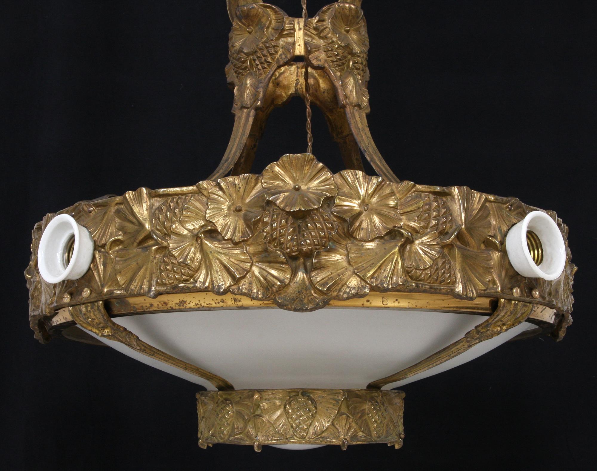 TAKLAMPA, patinerad gulmetall, jugend, omkring sekelskiftet 1800/1900, h 80.