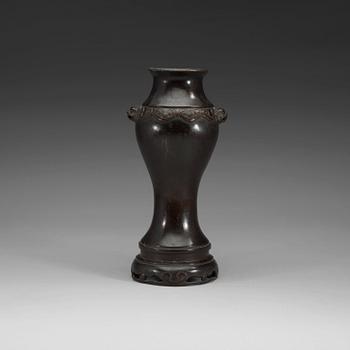 1314. A bronze vase, Qing dynasty, 18th Century.