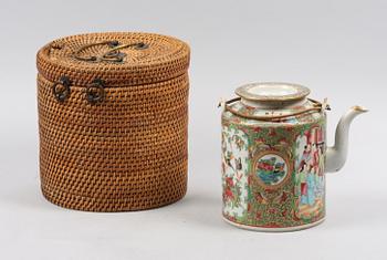 TEKANNA med KORG, porslin, 1800-tal.