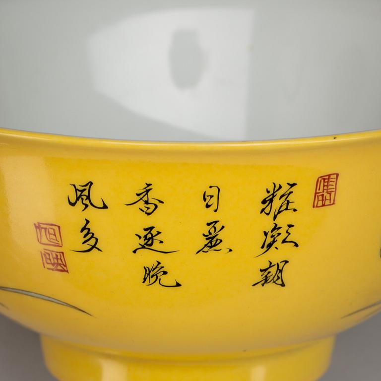 SKÅLAR, 2 st porslin. Bl.a. Kina, Qianglong (1736-95).