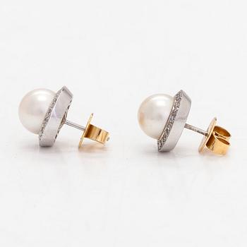 Torbjörn Tillander, a pair of 18K whitegold earrings with cultured pearls and diamonds approx 0.21 ct in total.