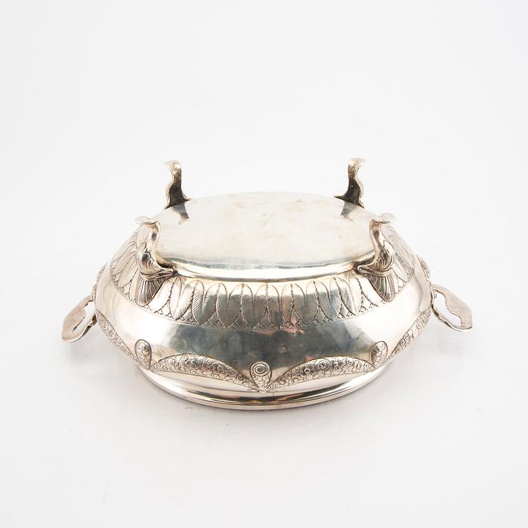 A Swedish 20th century silver tureen Swedish import impress, weight 2460 grams.