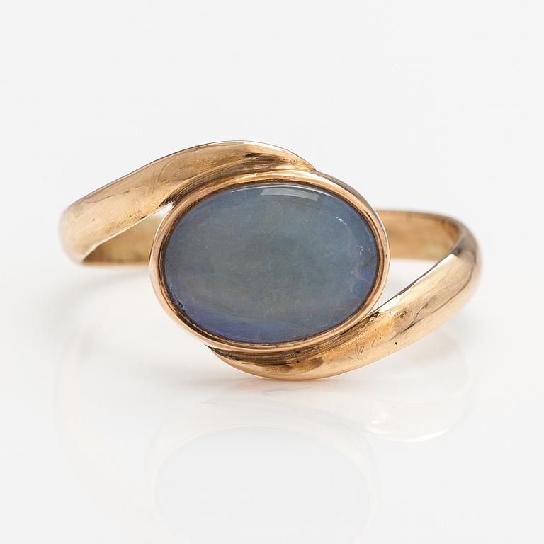 A 14K gold ring with an opal. Lagercrantz Jewellery, Tammisaari 2012.