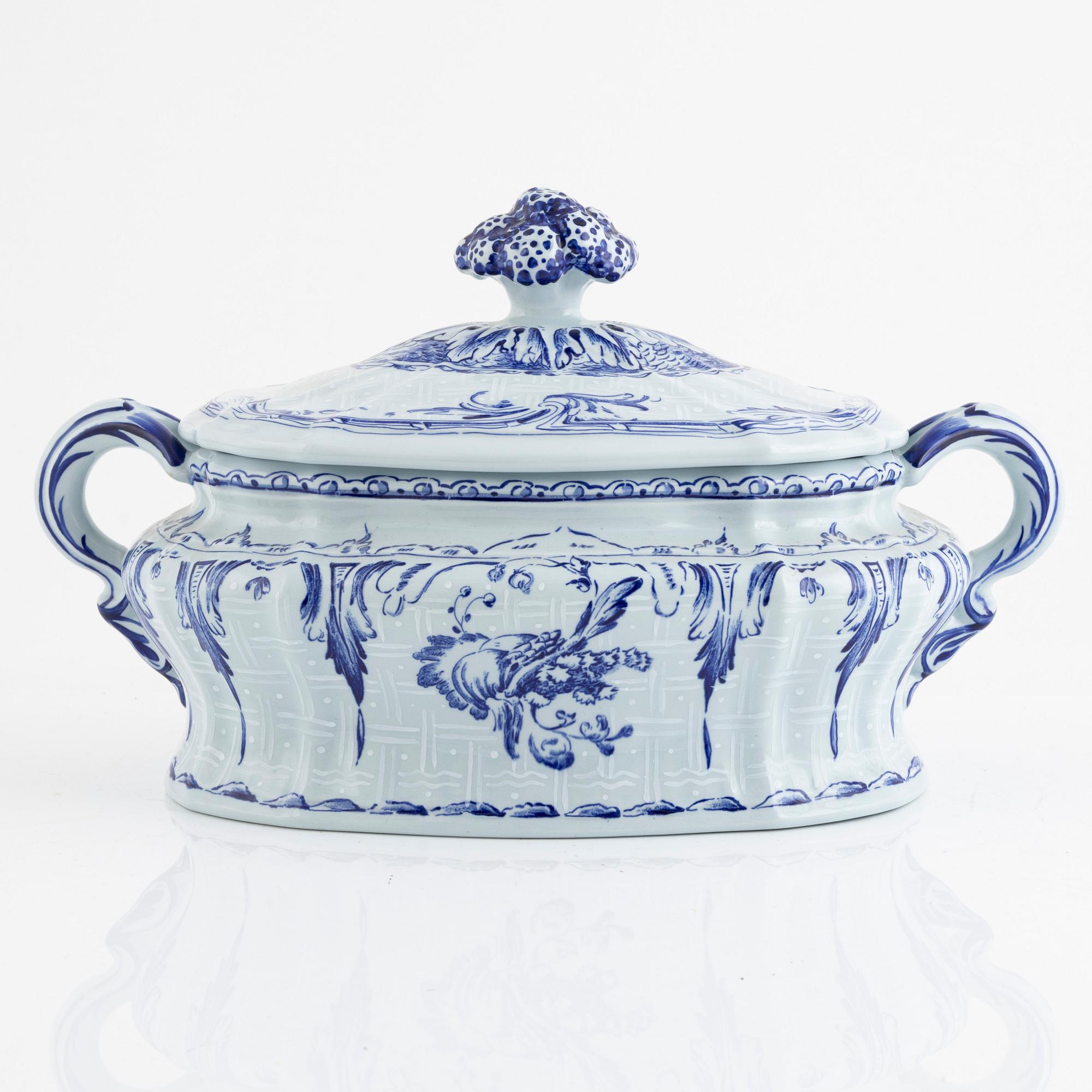 Tureen, porcelain, after an original from 1758, Rörstrand, 1976.