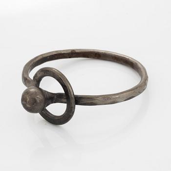 Bertil Vallien, bangle and necklaces, 5 pieces.