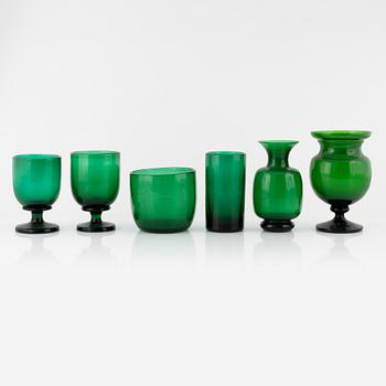 Vaser och kannor, 11 st, glas, 1900-talets andra hälft.