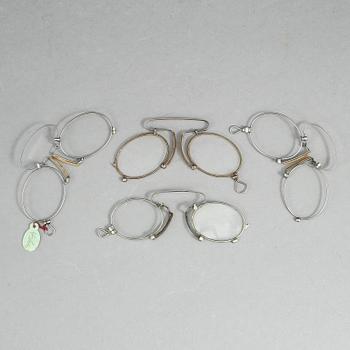 GLASÖGON, 4 st, metall, omkring 1900.
