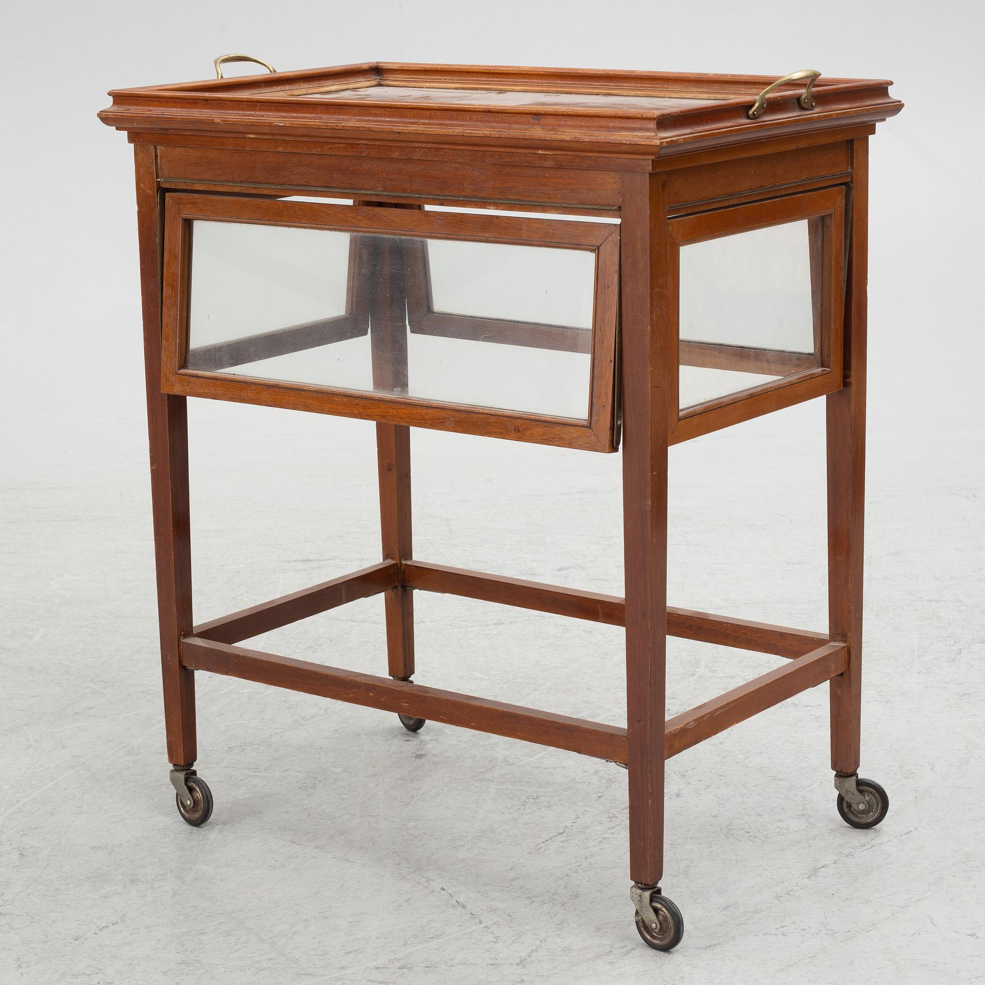 A tea trolley, first half of the 20th Century.