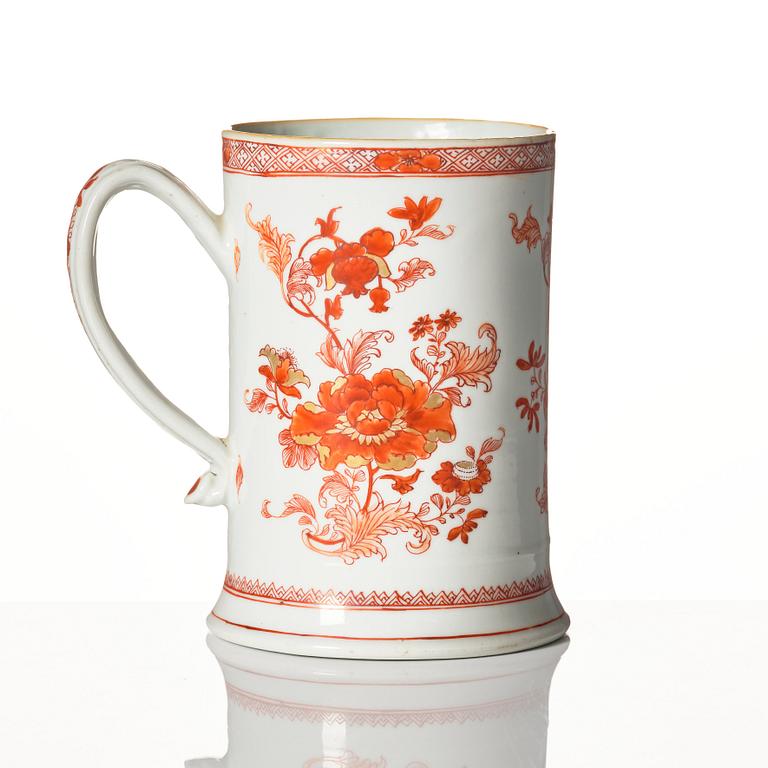 An iron red tankard, Qing dynasty, Kangxi (1662-1722).