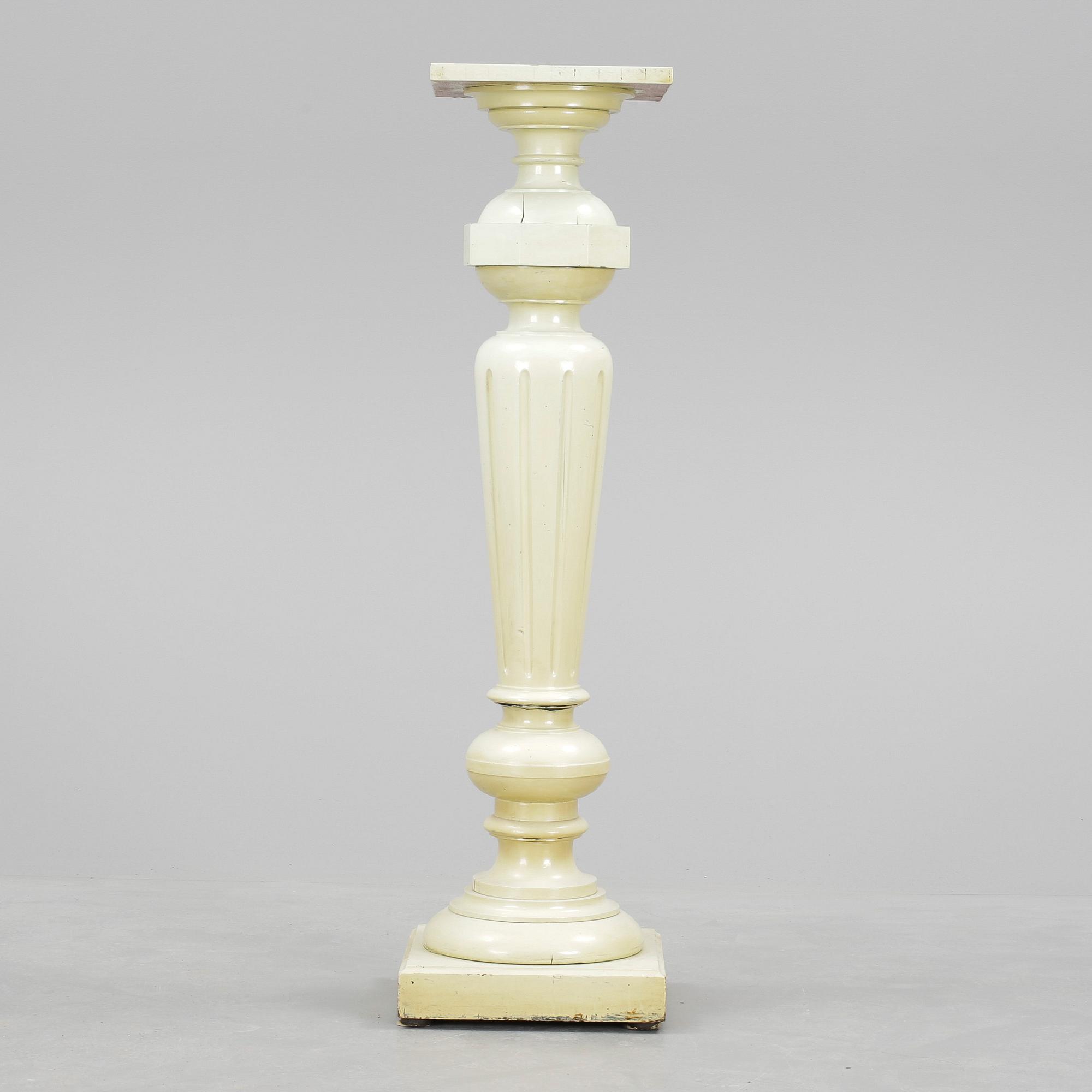 PIEDESTAL, nyrenässans, sent 1800-tal.