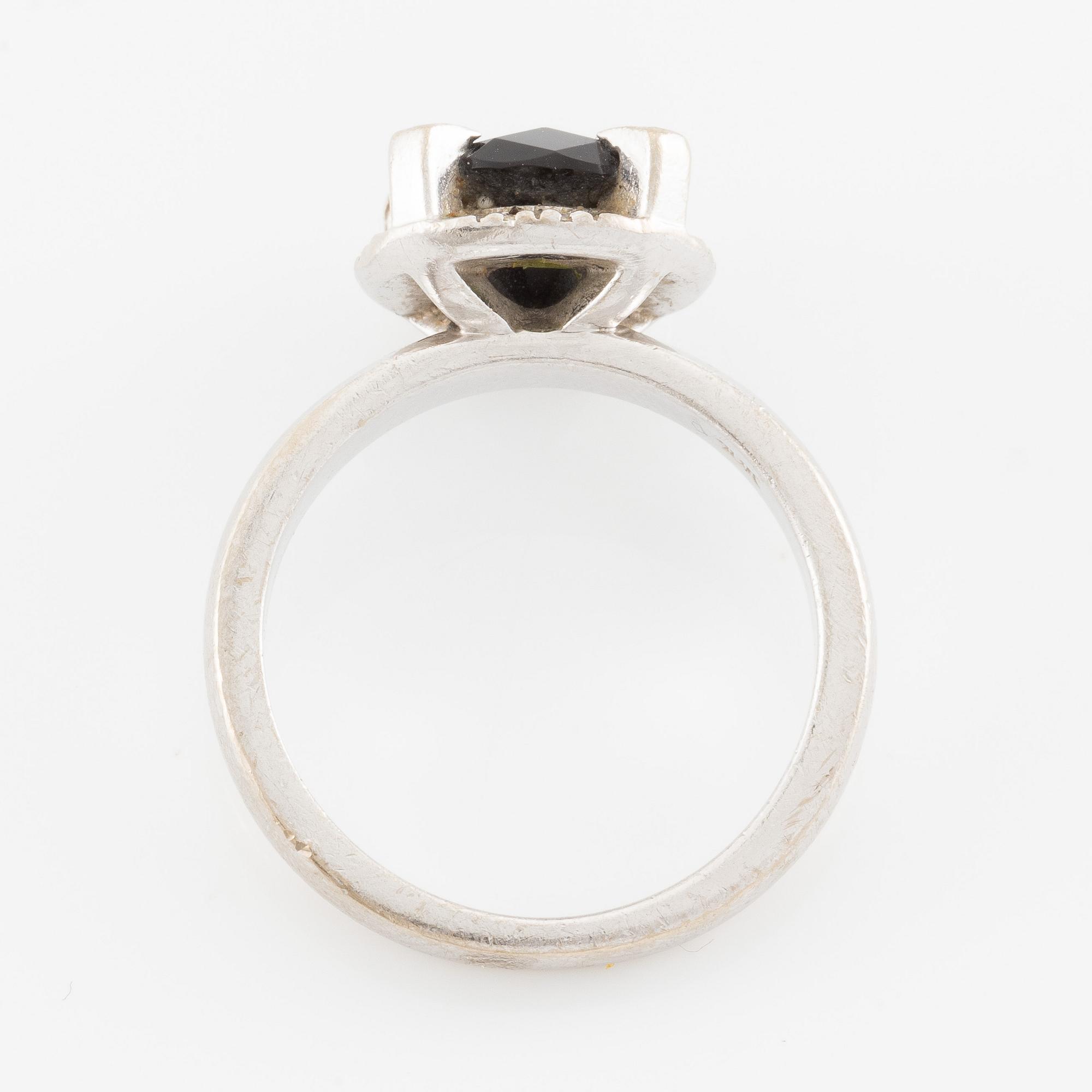 Ring, 18K white gold with a checker-cut black stone and small brilliant-cut diamonds.