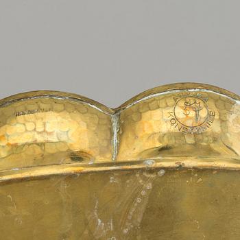A set of three brass trays by Arvid Johansson, Arvika Konstsmide.