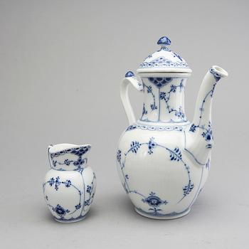 ROYAL COPENHAGEN, kaffeservis, 15 dls Musselmalet halvblond, porslin, första- och andrasortering.