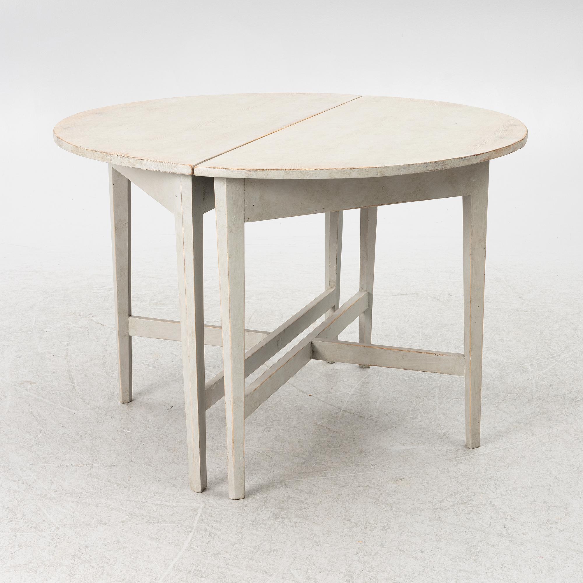 Dining table, 19th century.