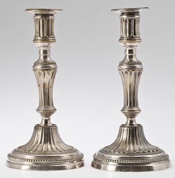 LJUSSTKAR, ett par. Argent haché, 1800-tal.