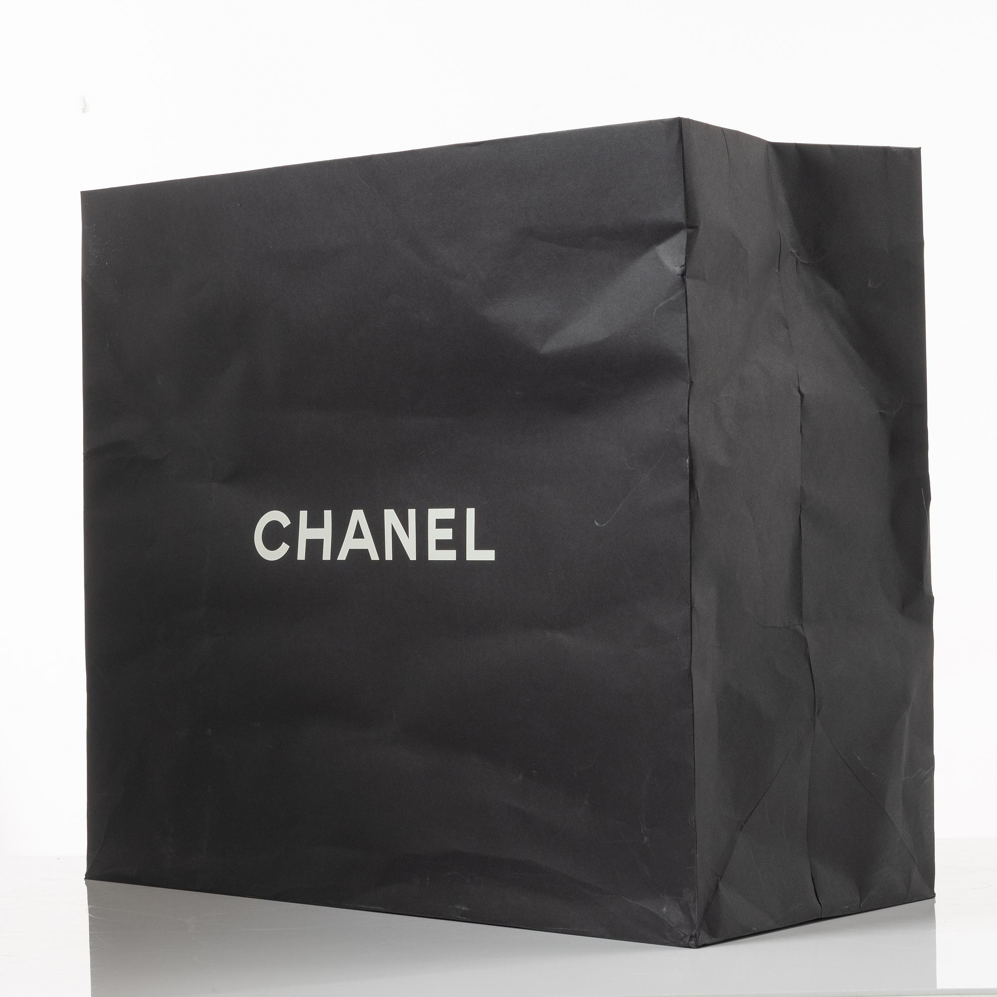 Chanel, bag, "19 Medium Flap Bag".