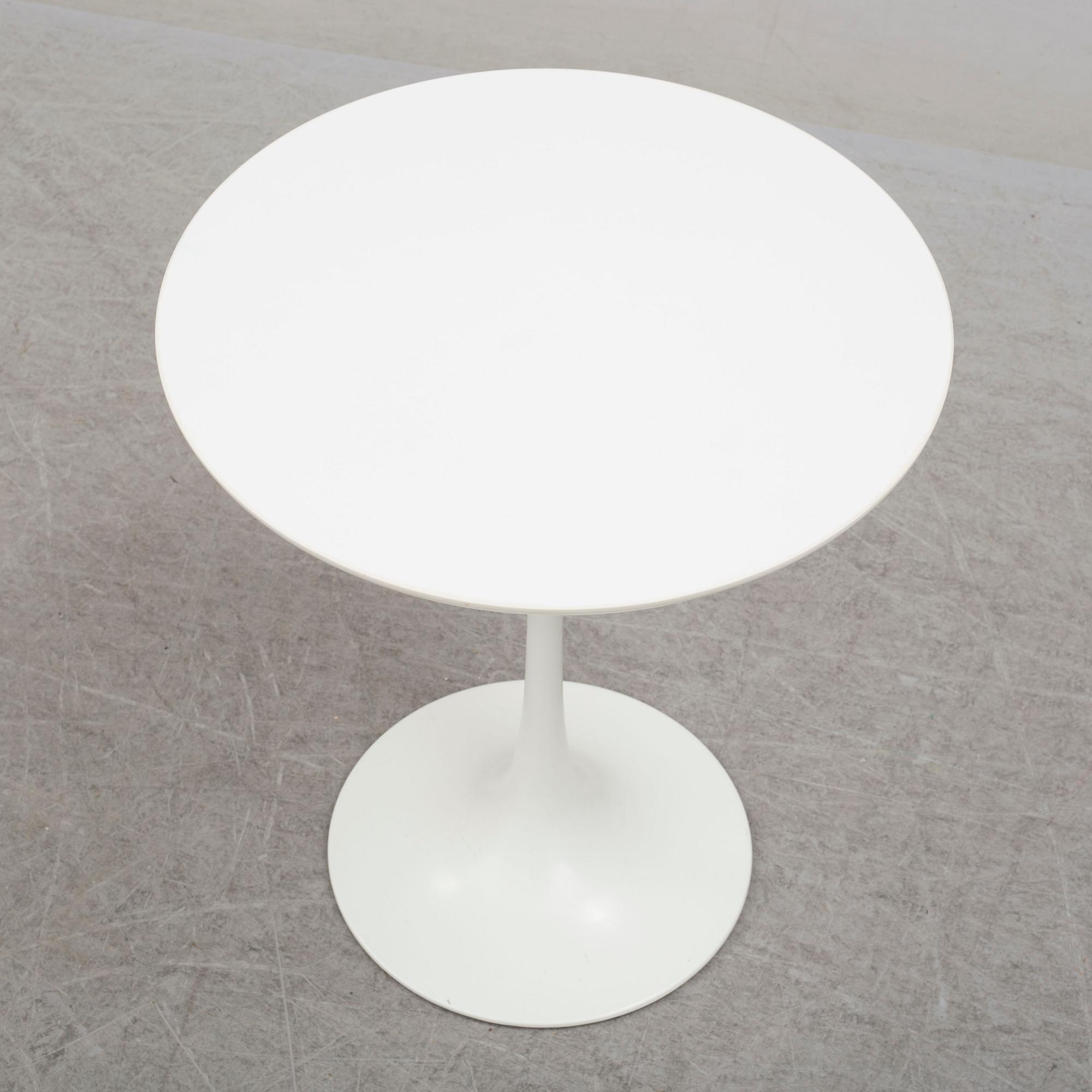 A 'Tulpi' table by Eero Saarinen, Arkana, second half of the 20th century.
