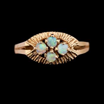 RING, 14K guld och opaler. Total vikt ca 3 g.