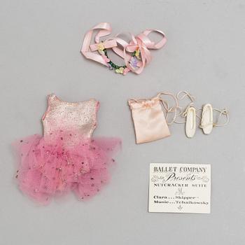 Four 1960's Barbiedolls with accessories, Mattel.