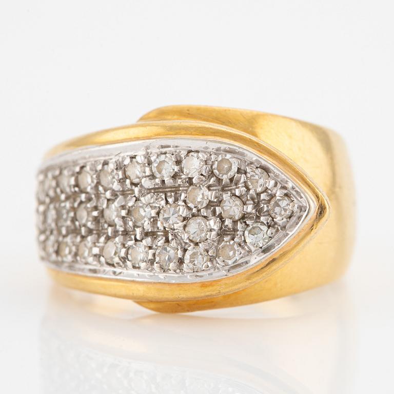 Ring 18K gold with eight-cut diamonds.