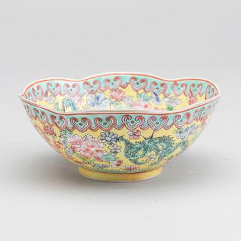 A CHINESE EGG-SHELL BOWL 20TH CENTURY,