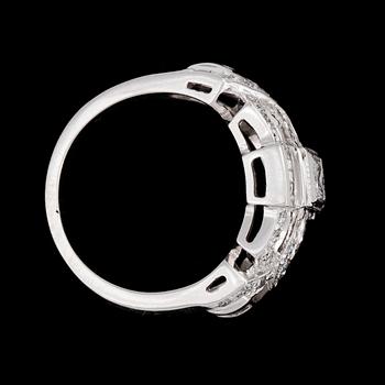 RING, princess, baguette and brilliant cut diamonds, tot. app. 1 ct.