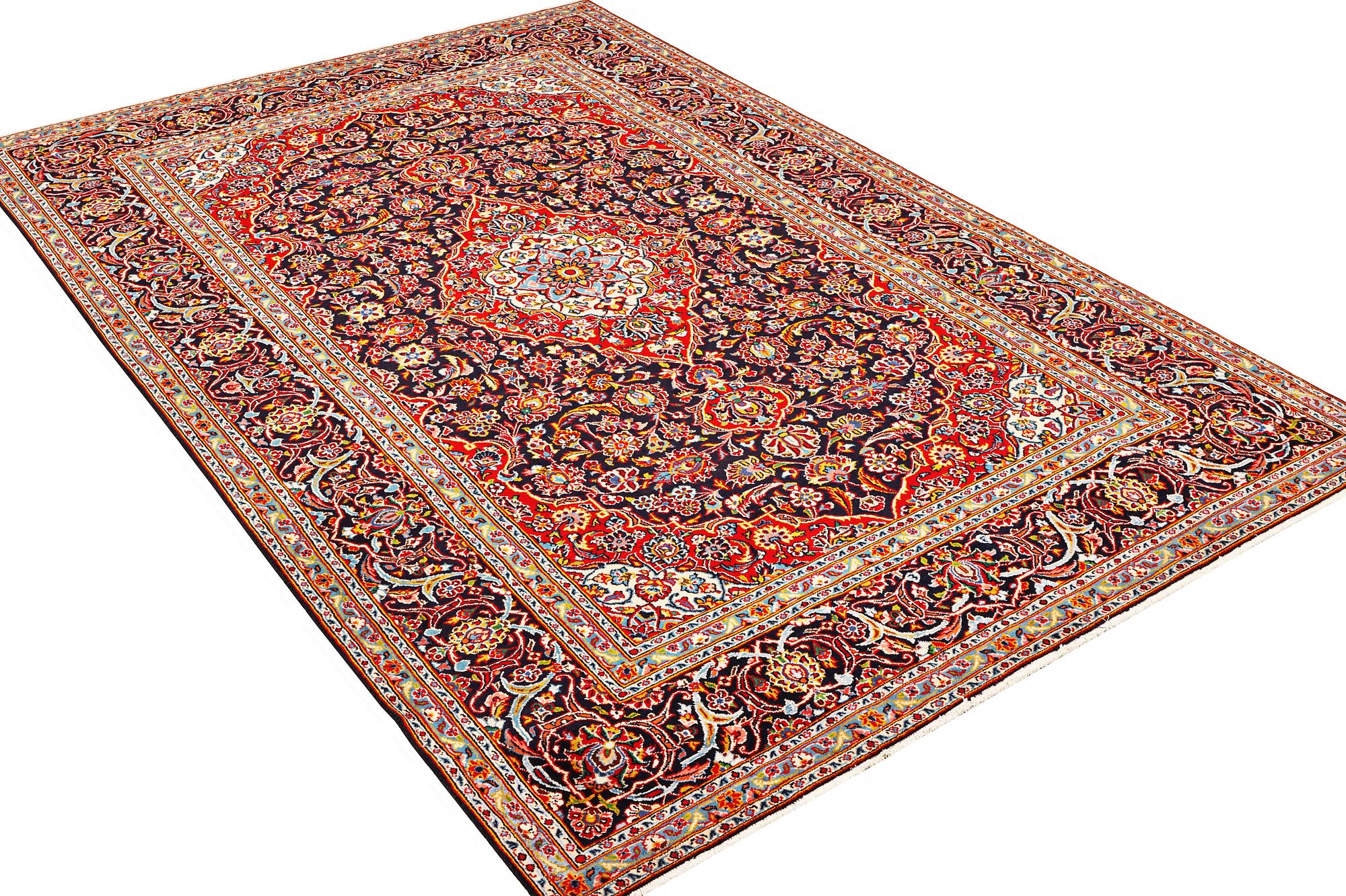 A Mahal carpet, a. 326 x 207 cm.