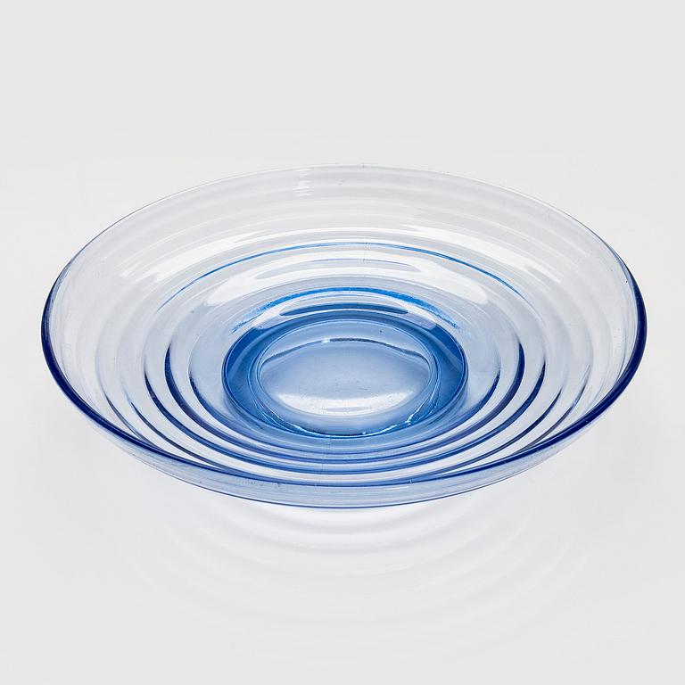 Aino Aalto, A 1930s glass bowl 4135, 'Bölgeblick'  for Karhula Glassworks, Finland.