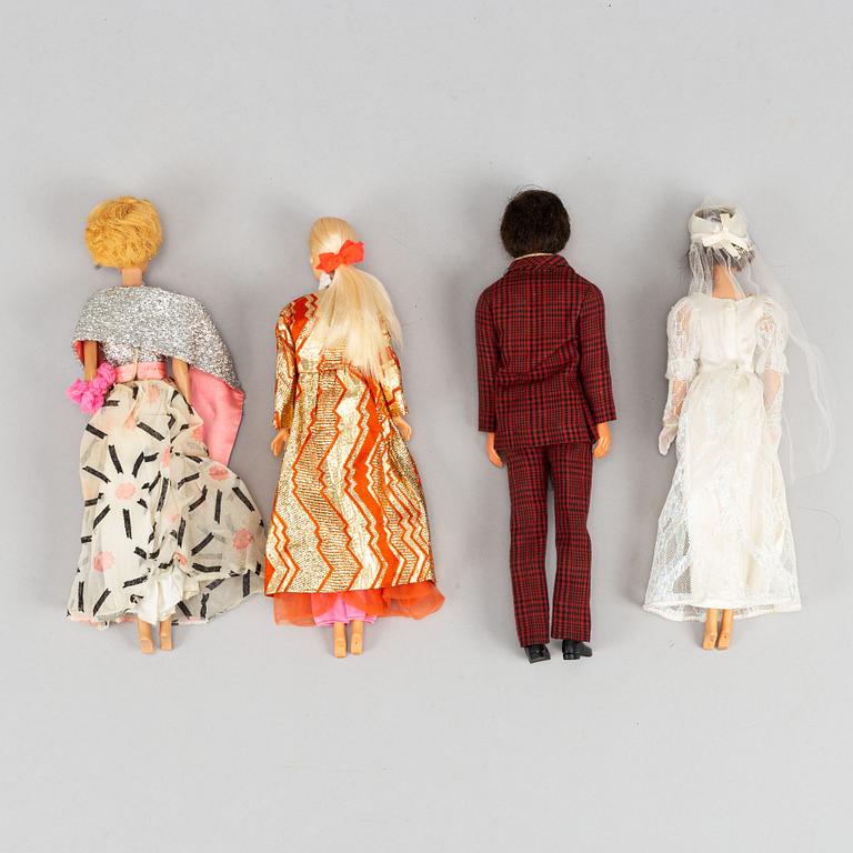 A collection of four Mattel 1960's /70's Barbiedolls with accessories.