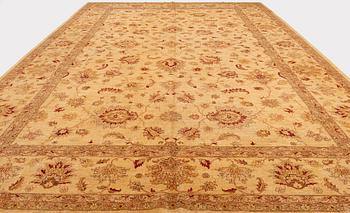 A Peshawar/Lahore carpet, ca 602 x 397 cm.