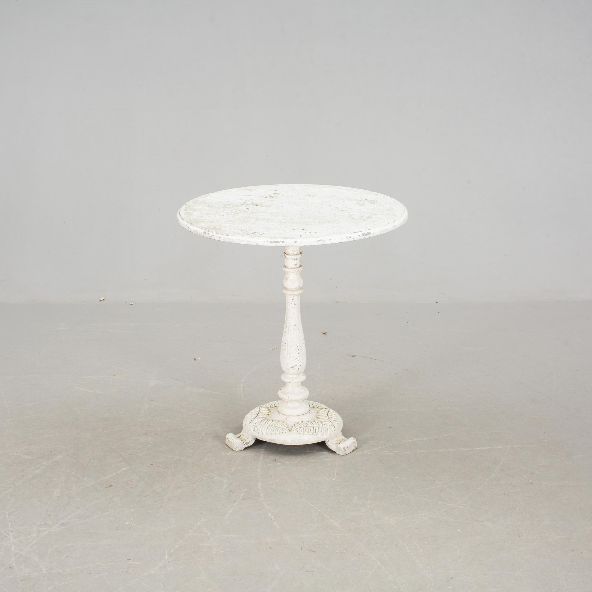 TRÄDGÅRDSBORD, gjuten aluminium. 1900-talets andra hälft.
