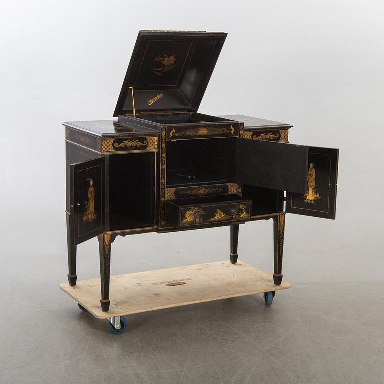 SIDEBOARD/MUSIKMÖBEL, 1900-talets första hälft.