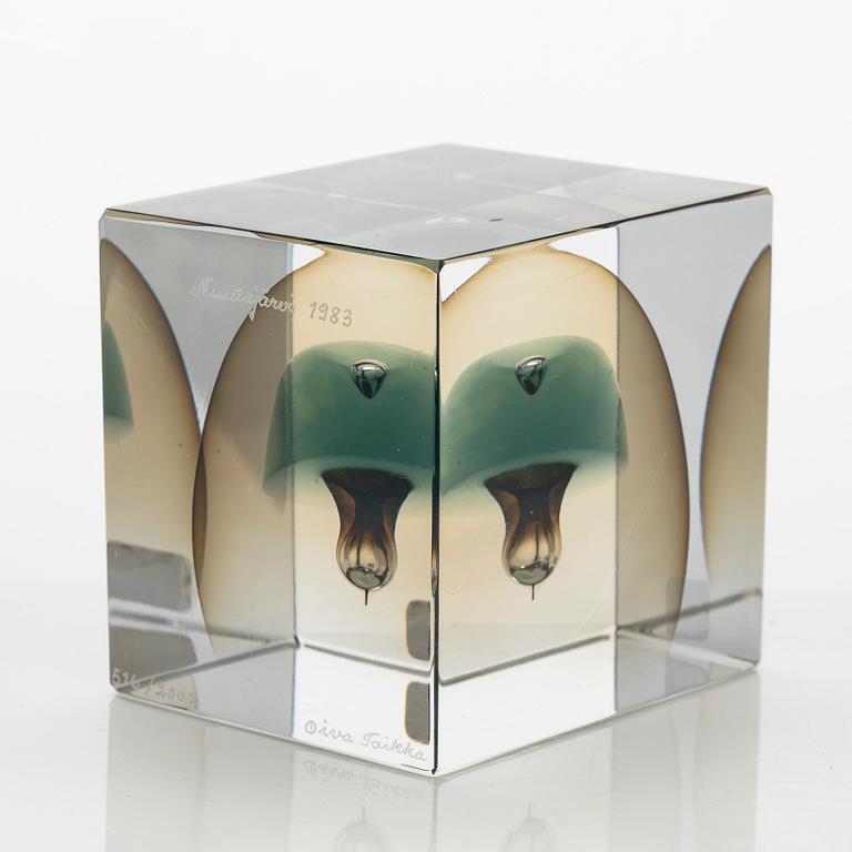 Oiva Toikka, årskub, signerad Oiva Toikka, Nuutajärvi 1983, numrerad 516/2000.