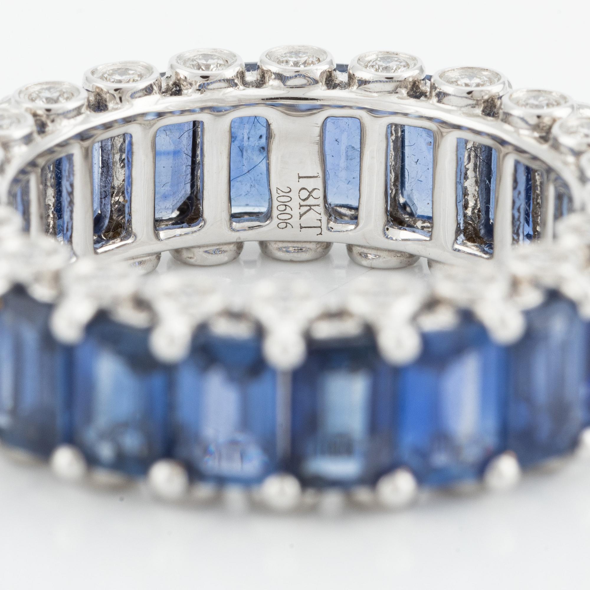 Ring, with sapphires and brilliant-cut diamonds.
