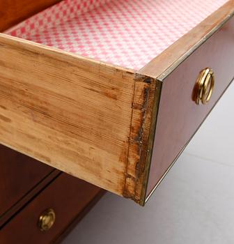 BYRÅ, sengustaviansk, omkring år 1800.