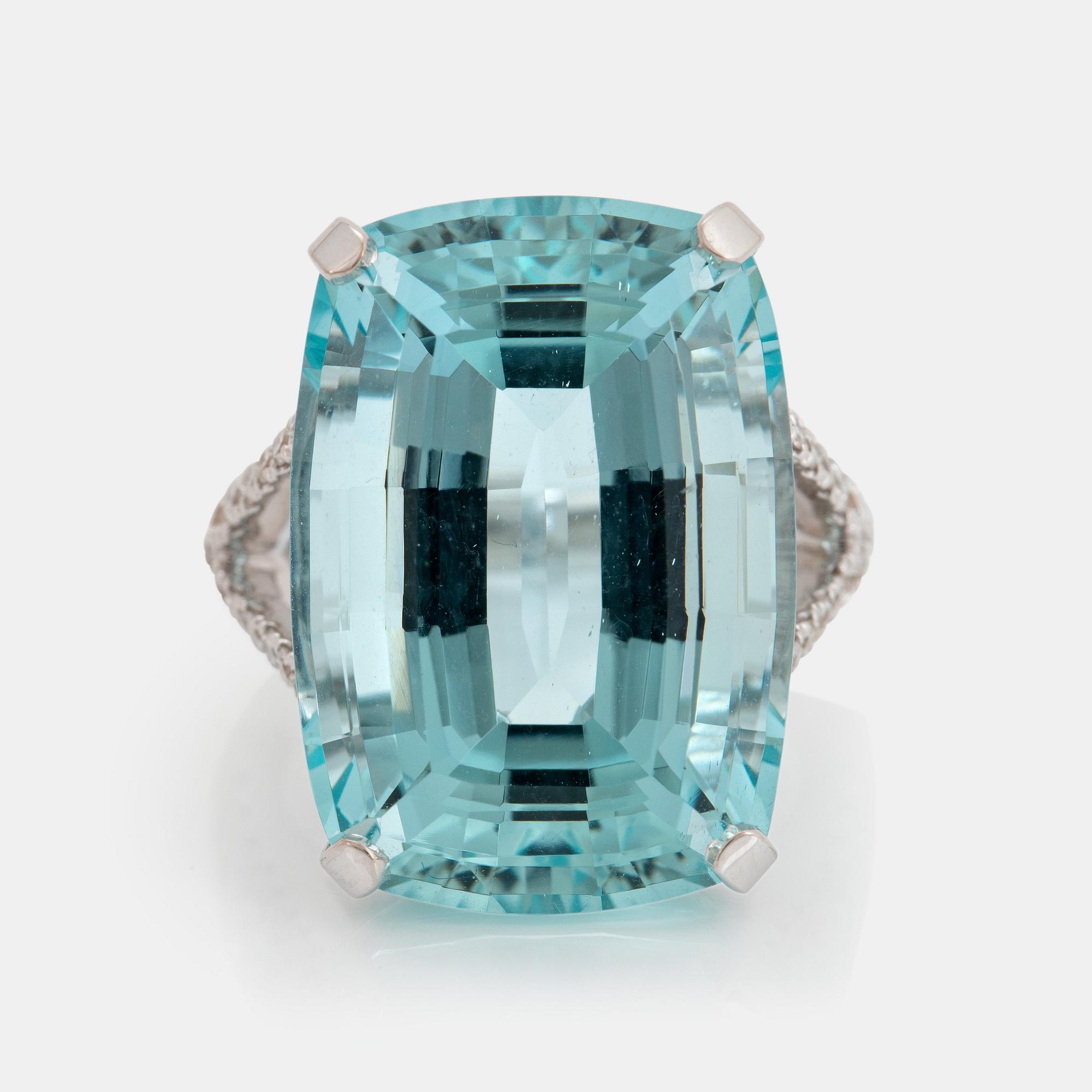 An 18K white gold ring set with a faceted aquamarine weight 29.09 cts.