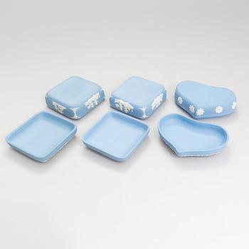 WEDGWOOD, Jasperware, 30 delar, England 1900-talets andra hälft.