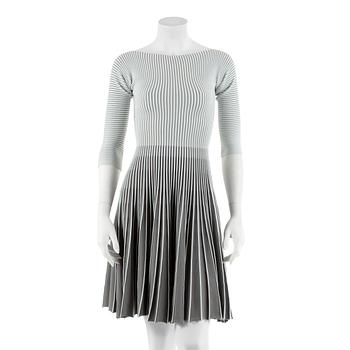 660. EMPORIO ARMANI, a pleated dress in grey and white, italian size 38.