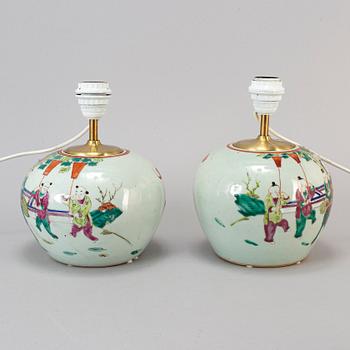 A pair of Chinese jars, turned into table lamps, 20th century.