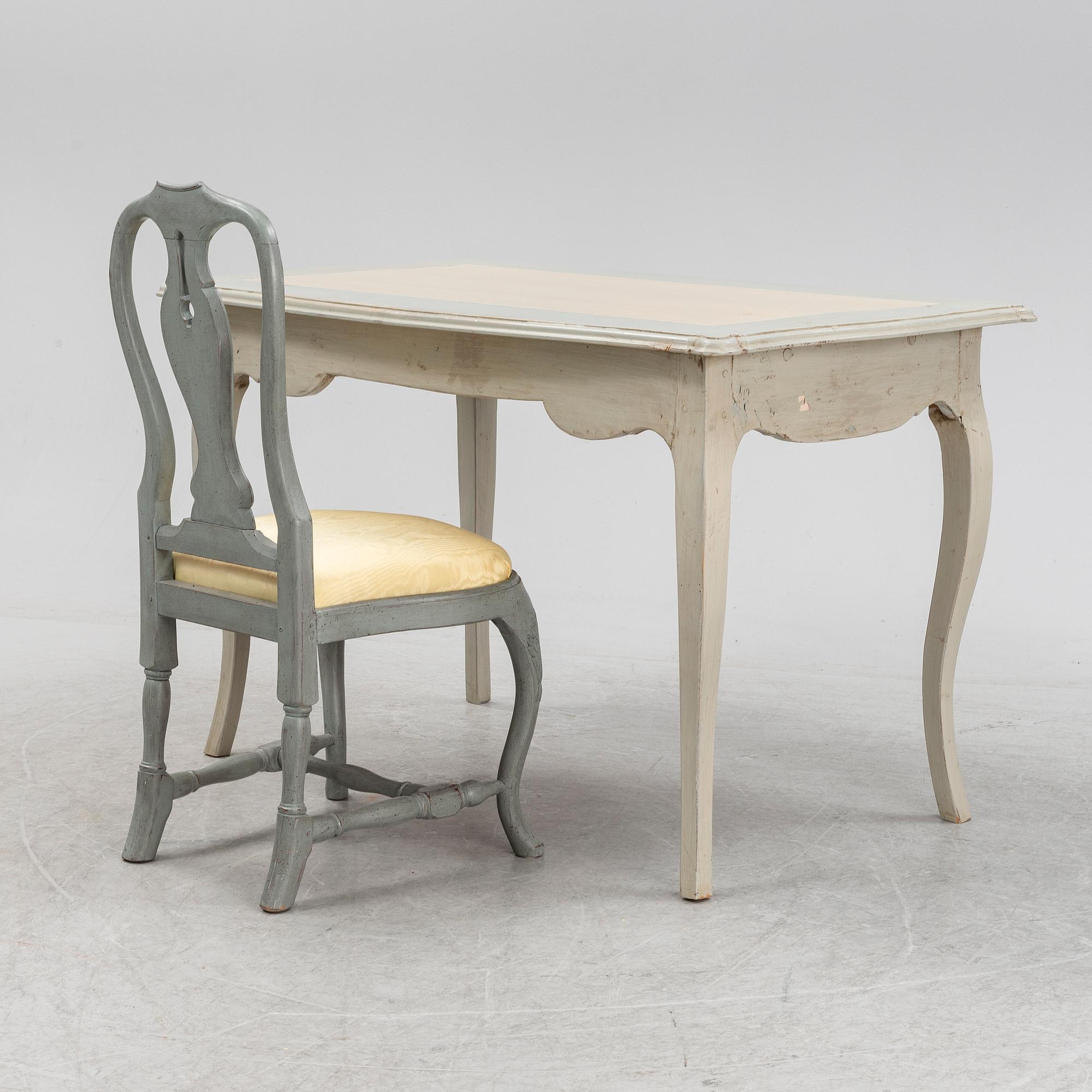 Skrivbord, rokokostil, samt stol.