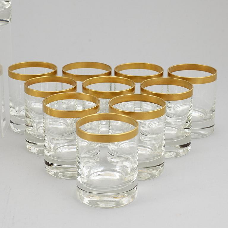 A set of 25 (13+12) Gunnar Cyren wine glasses, Orrefors, Sweden.