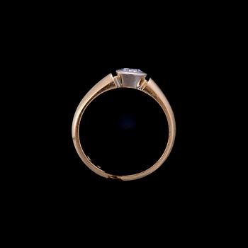 RING, 18K guld, briljantslipad diamant. Vikt ca 5,7 g.