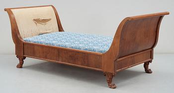 SCHÄSLONG/SÄNG, empire, 1800-talets första hälft.