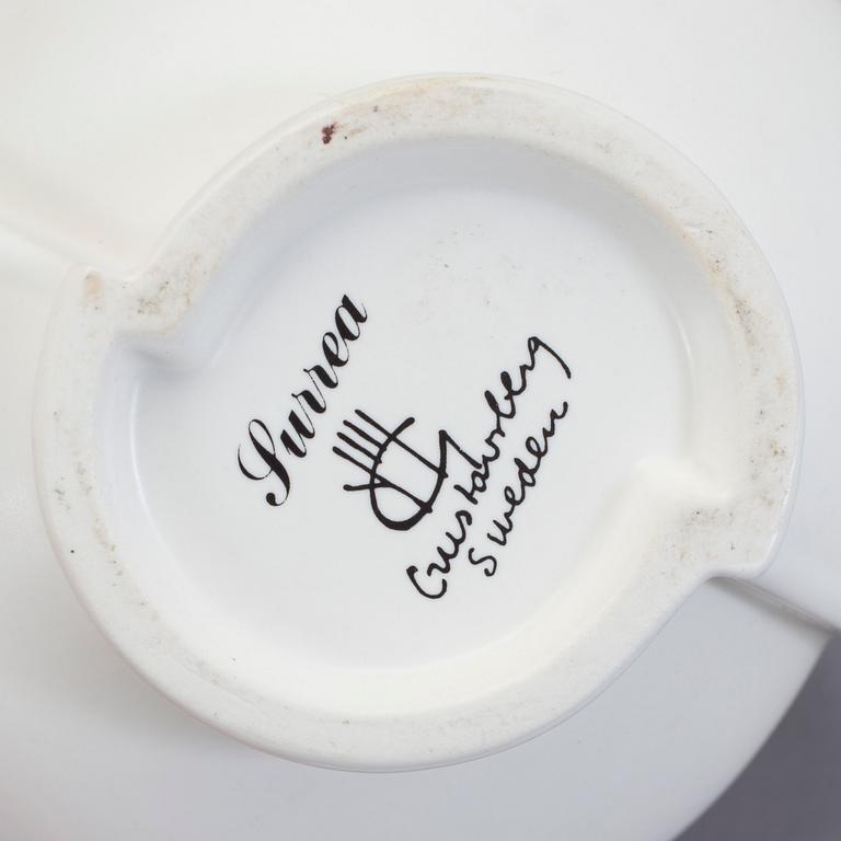 WILHELM KÅGE, vaser, 2 st "Surrea", vit cararragods, Gustavsberg.